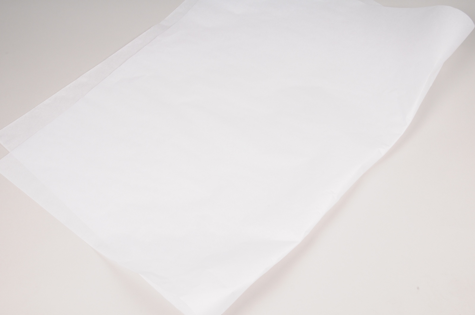 Ream of 10kg sheets white kraft paper 50x65cm