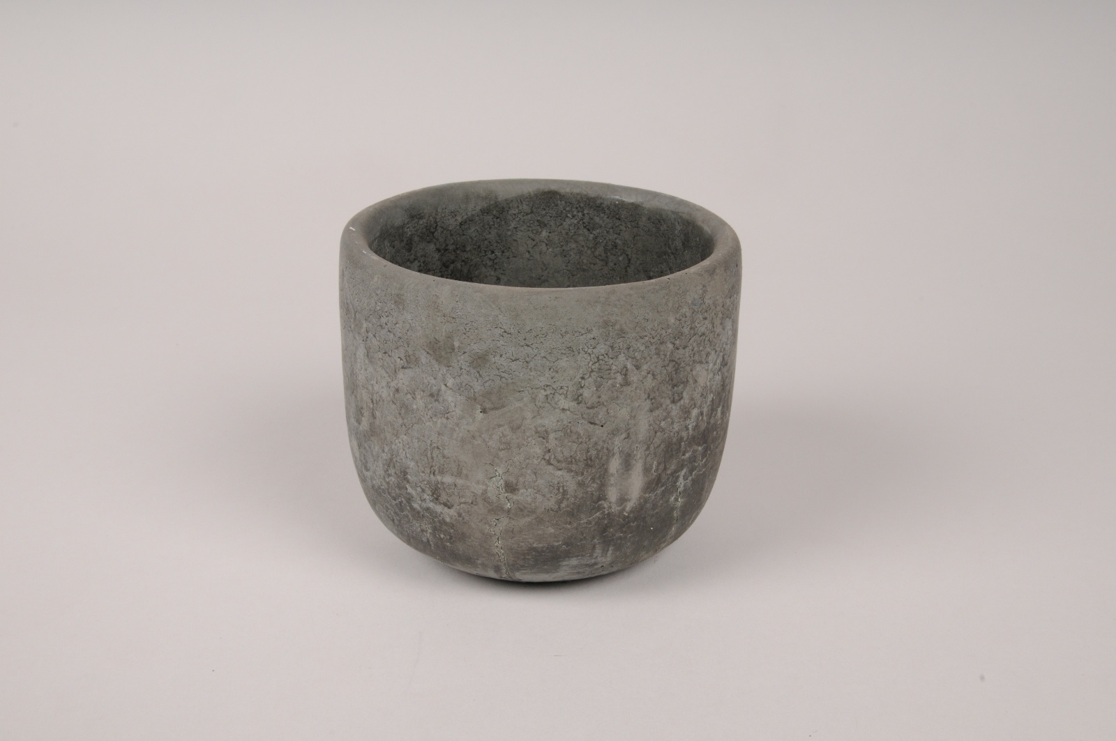 Cache pot  en  b ton gris D14cm H11cm