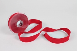 UN-000687 Red velvet ribbon 25mm x 7m